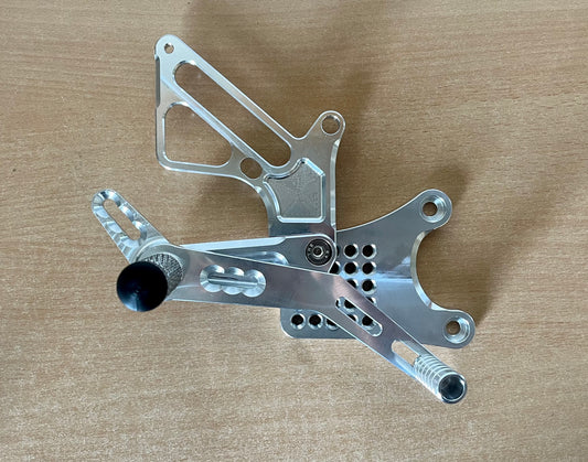 Racing Fussrastenanlage für Triumph Daytona/Street Triple