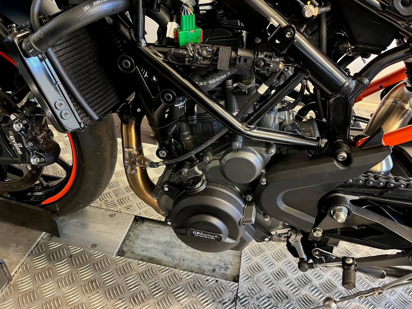 KTM RC390 Tuning Kit MCE/RP Exhaust - Rennstreckenumbau